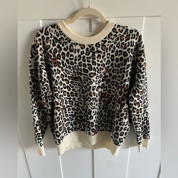 T Tahari Leopard Print crew neck Sweater - Picture 3 of 5
